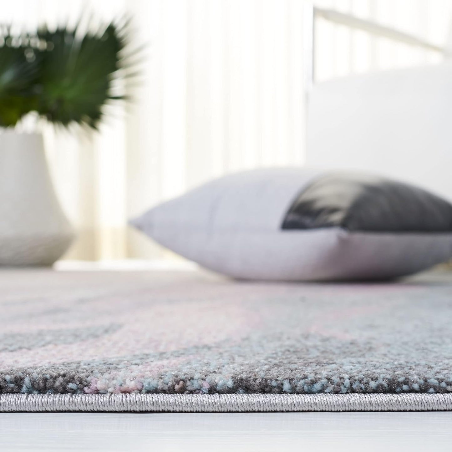 SAFAVIEH Glacier Collection Area Rug - 3' Round, Pink & Blue, Modern Abstract Design, Non-Shedding & Easy Care, Ideal for High Traffic Areas in Living Room, Bedroom (GLA126U)