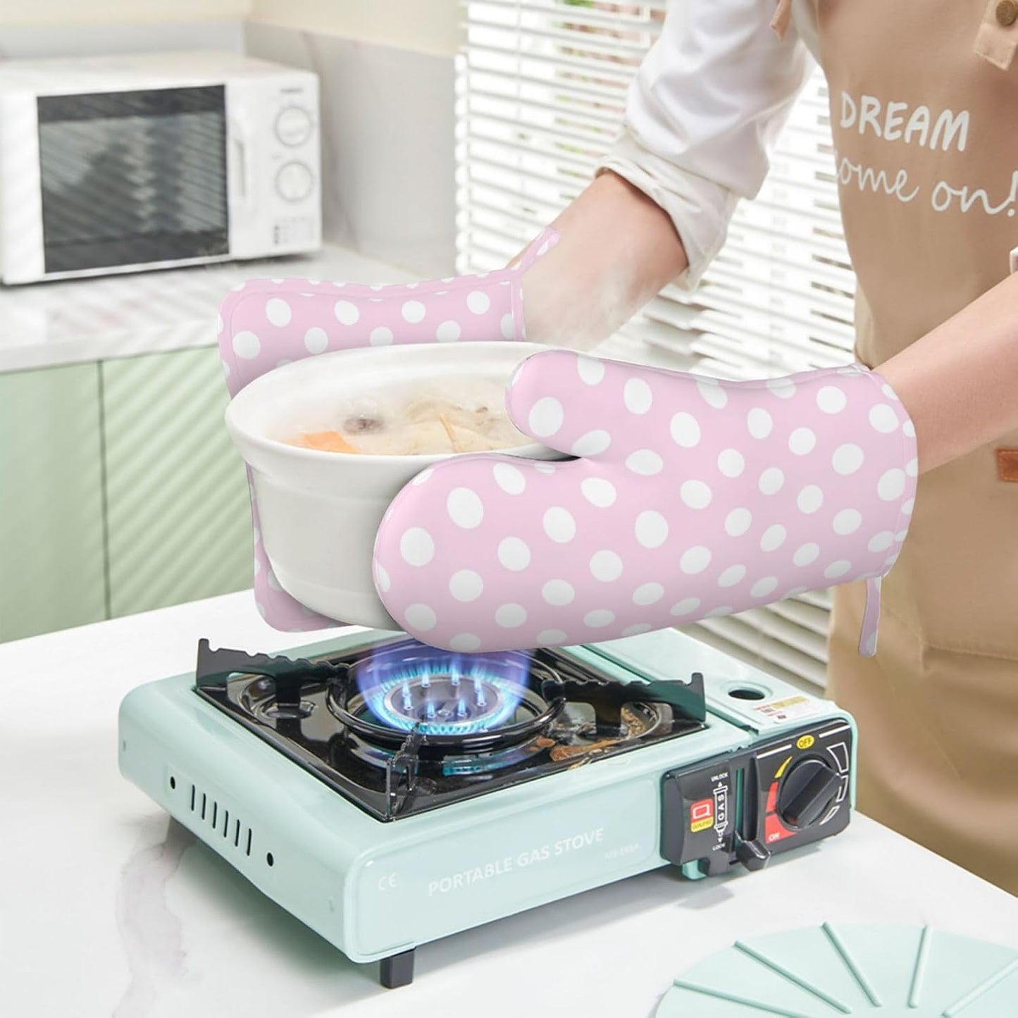 Light Pink Polka Dot Print A Oven Mitts and Pot Holders Sets with 1 Left Silicone Oven Mitts and 1 Heatproof Insulated Hot Pads for Kitchen Use in Baking Cooking Grilling
