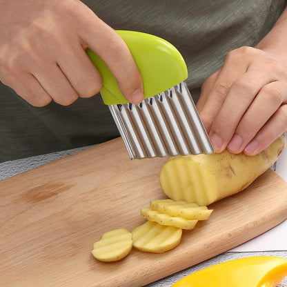 Luomorgo Stainless Steel Crinkle Cutter Knife Set, 1 Fork Slicing Helper & 3 Potato Carrot Wavy Knife French Fry Slicer Vegetable Wavy Chopper
