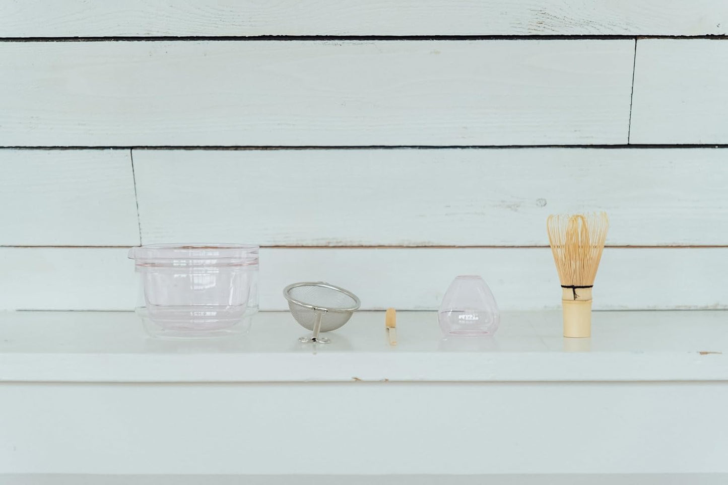 HARIO Matcha Tea Set (Pink) – Double-Walled Glass Matcha Bowl with Chasen Whisk, Whisk Stand, Chashaku Scoop & Tea Sifter, Complete Japanese Matcha Kit, Gift