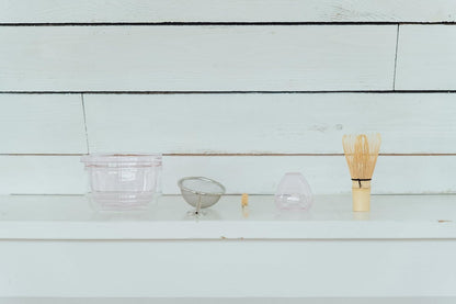 HARIO Matcha Tea Set (Pink) – Double-Walled Glass Matcha Bowl with Chasen Whisk, Whisk Stand, Chashaku Scoop & Tea Sifter, Complete Japanese Matcha Kit, Gift