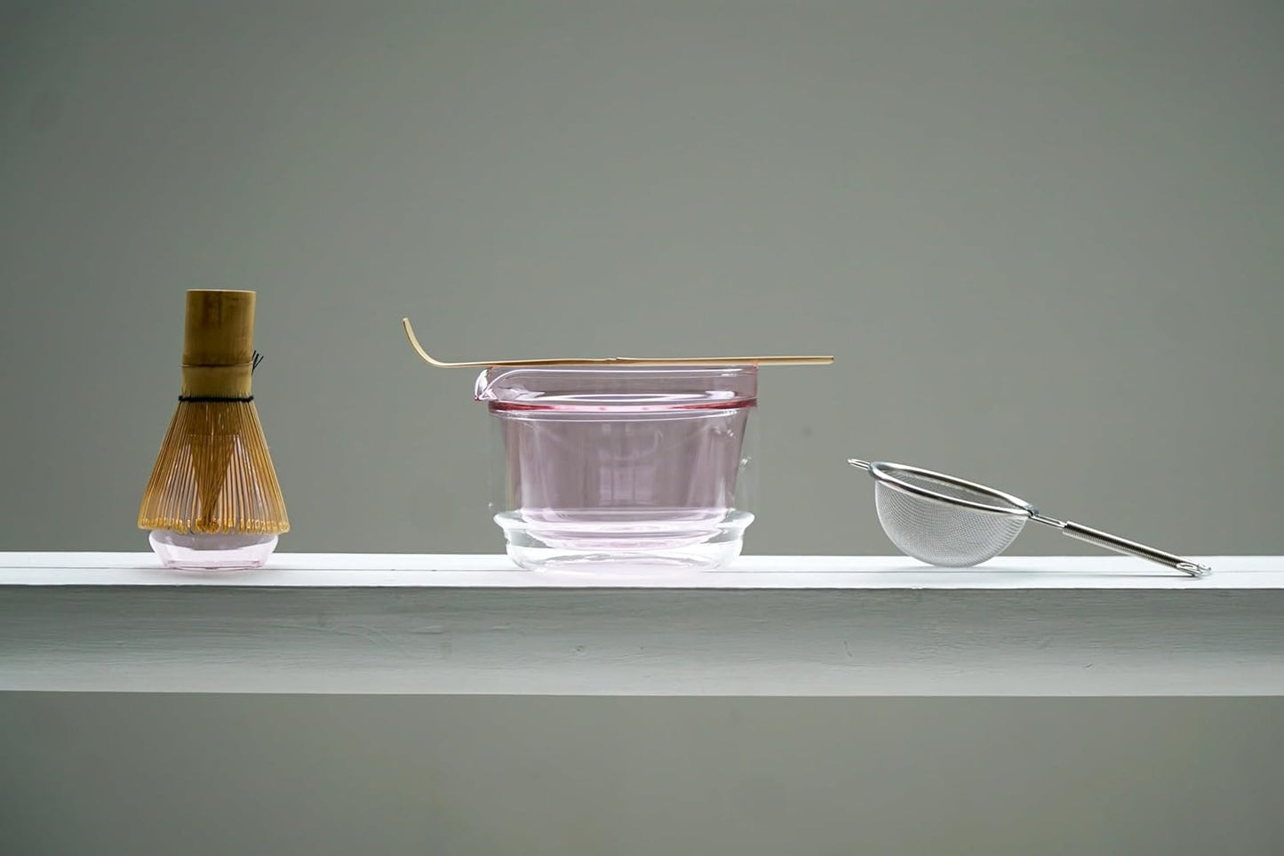 HARIO Matcha Tea Set (Pink) – Double-Walled Glass Matcha Bowl with Chasen Whisk, Whisk Stand, Chashaku Scoop & Tea Sifter, Complete Japanese Matcha Kit, Gift