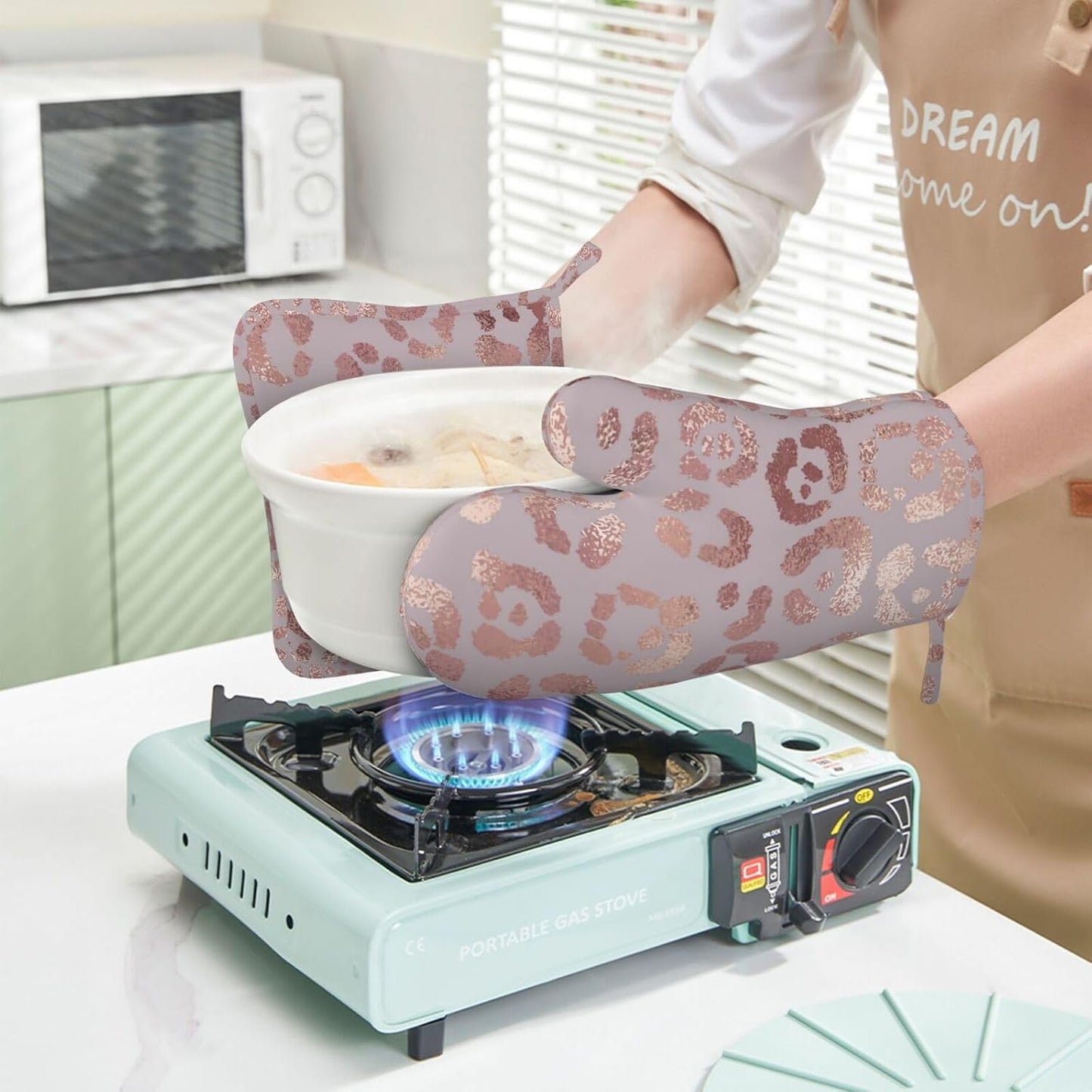 Leopard Print Rose Gold Oven Mitts and Pot Holders Sets of 4, Heat Resistant Silicone Oven Mittens and Potholders Gloves Hot Pads for Kitchen Cooking Baking Grilling BBQ Chef