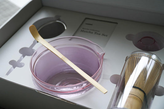 HARIO Matcha Tea Set (Pink) – Double-Walled Glass Matcha Bowl with Chasen Whisk, Whisk Stand, Chashaku Scoop & Tea Sifter, Complete Japanese Matcha Kit, Gift