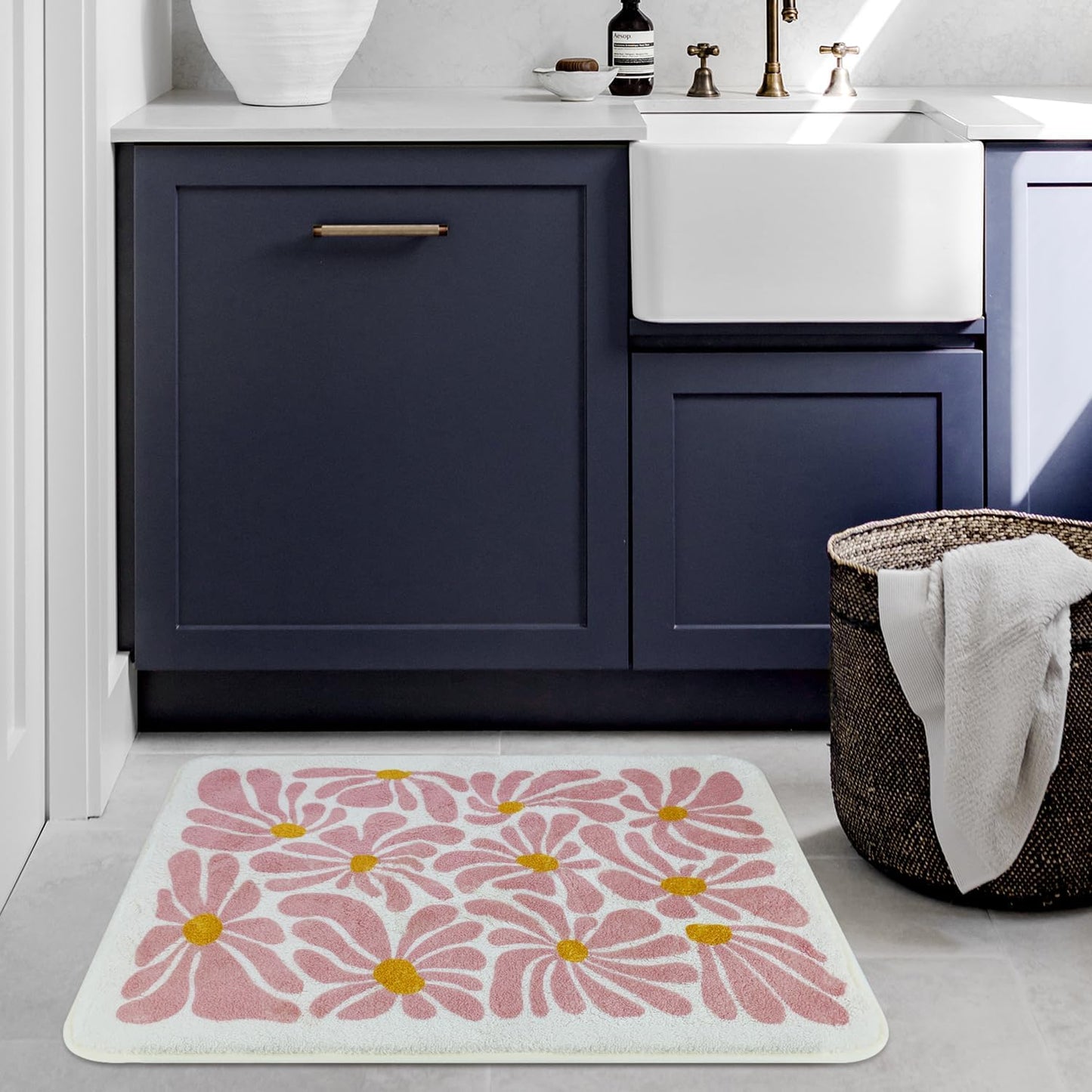 SHIYUE Pink Bathroom Mat Cute Flower Bath Rug, Soft Cozy Microfiber Slip Floor Carpet Decor Absorbent Washable，Girls Bedroom Bathtub Shower(18x26in)