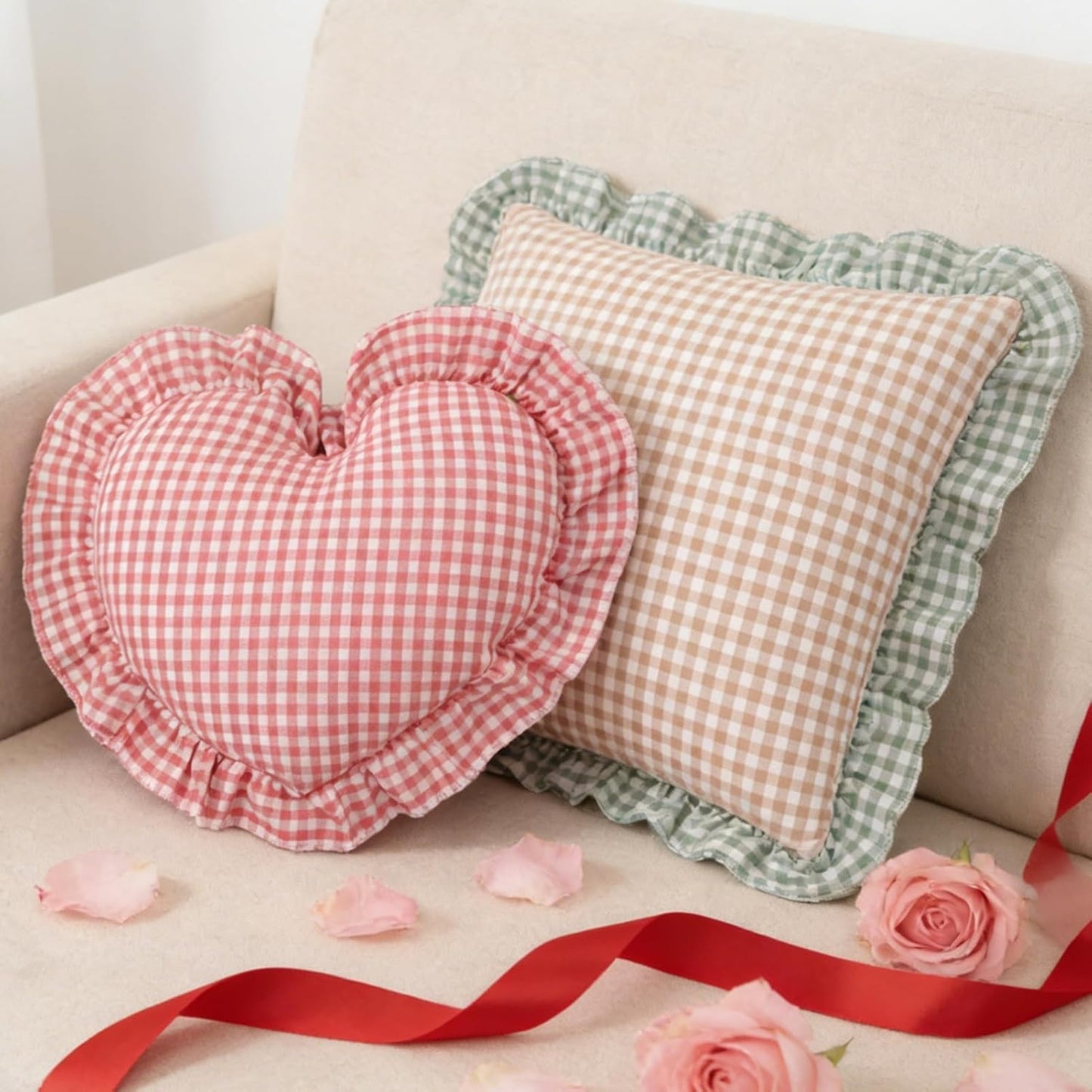 Ruffled Checkered Love Throw Pillow, Decorative Grid Cushions, Heart-Shaped Pillow for Wedding Home Decoration, Insert Included (Pink)