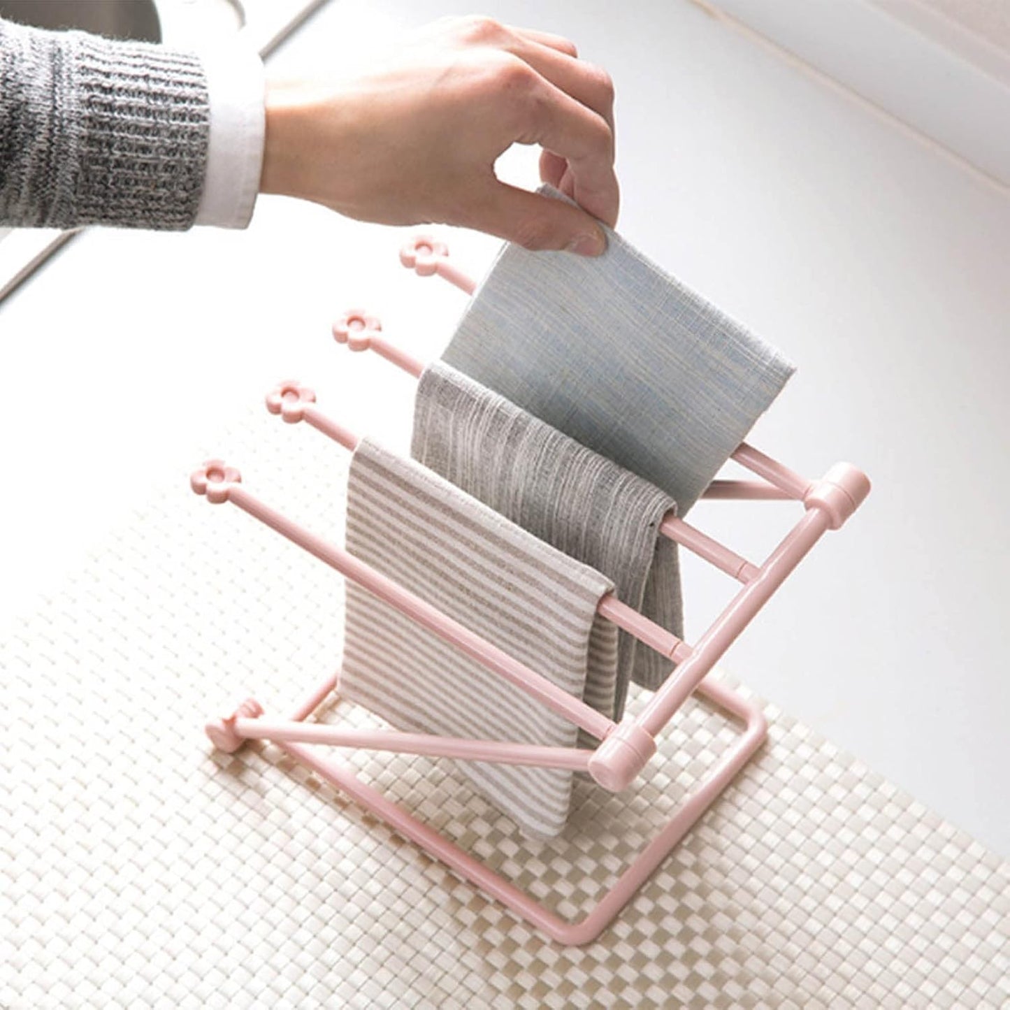 MINGZHE Washcloth Holder Dish Rag Cloth Holder Countertop Dishcloth Drying Rack 4 Arms Folding Vertical Hand Towel Stand Dish Rag Storage Holder for Kitchen(Light Pink)