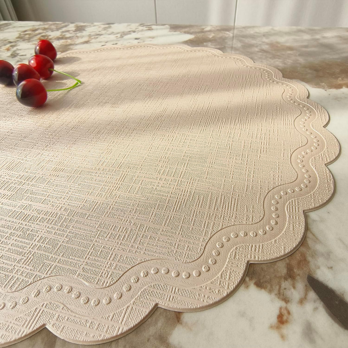 Round Placemats Set of 6, 15 Inch Scalloped PU Faux Leather Easy Wipe Kitchen Dining Mats (Nude Pink Gold)
