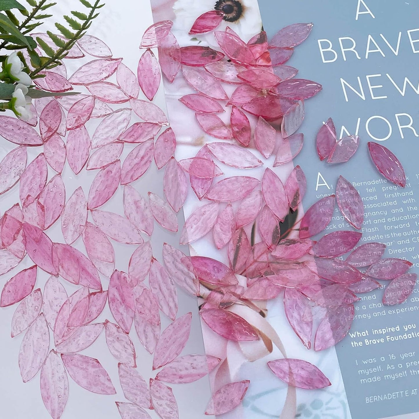 120 Pieces Pink Textured Transparent Mosaic Glass Petals & Leaves in 2 Sizes, Hand-Cut Stained Glass Mosaic Tiles for Crafts - Ideal for Mosaic Art Projects and Home Décor
