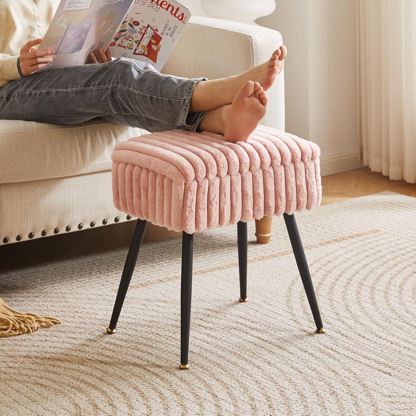 Aibiju Vanity Stool Chair, Foot Stools Ottoman, Faux Fur Vanity Chair with Black Legs, Vanity Stool for Makeup, Make up Chairs for Vanity, Vanity Small Bench Seat Storage Pink YD-MS151P