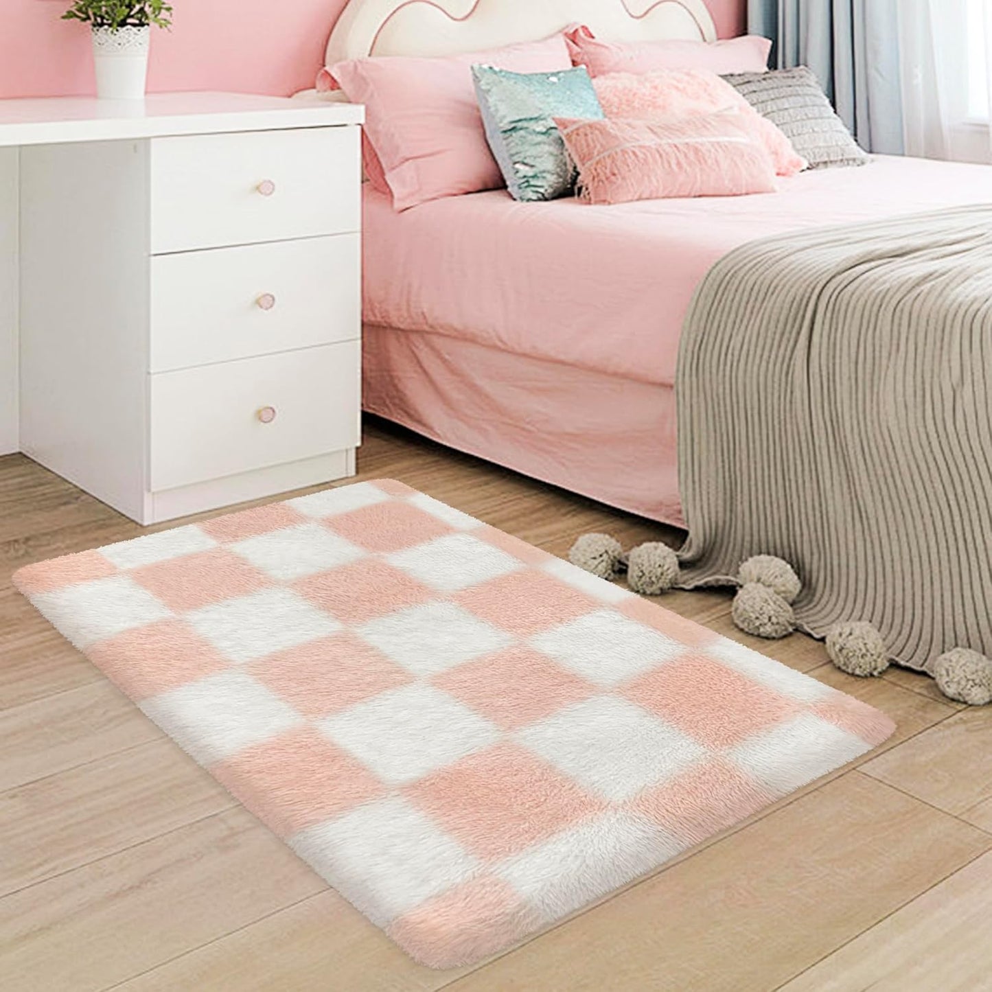 Soft Small Area Rug 2x3 for Bedroom Pink Checkered Rug Plush Shag Carpet for Kids Room Shaggy Throw Rugs Non Silp Indoor Entrance Door Mat for Living Room Dorm Nursery