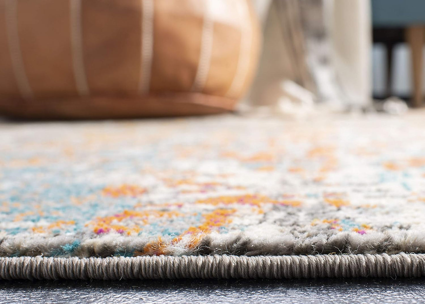 SAFAVIEH Madison Collection Area Rug - 5'3" x 7'6", Grey & Pink, Modern Abstract Design, Non-Shedding & Easy Care, Ideal for High Traffic Areas in Living Room, Bedroom (MAD460A)