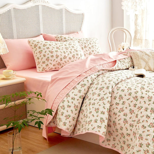 Wake In Cloud - Floral Quilt Set, Coquette Cottagecore Shabby Chic Flower Pattern for Women Teen Girls, Reversible Lightweight Bedspread Coverlet, 3 Pieces, Peach Blush, Twin/Twin XL Size