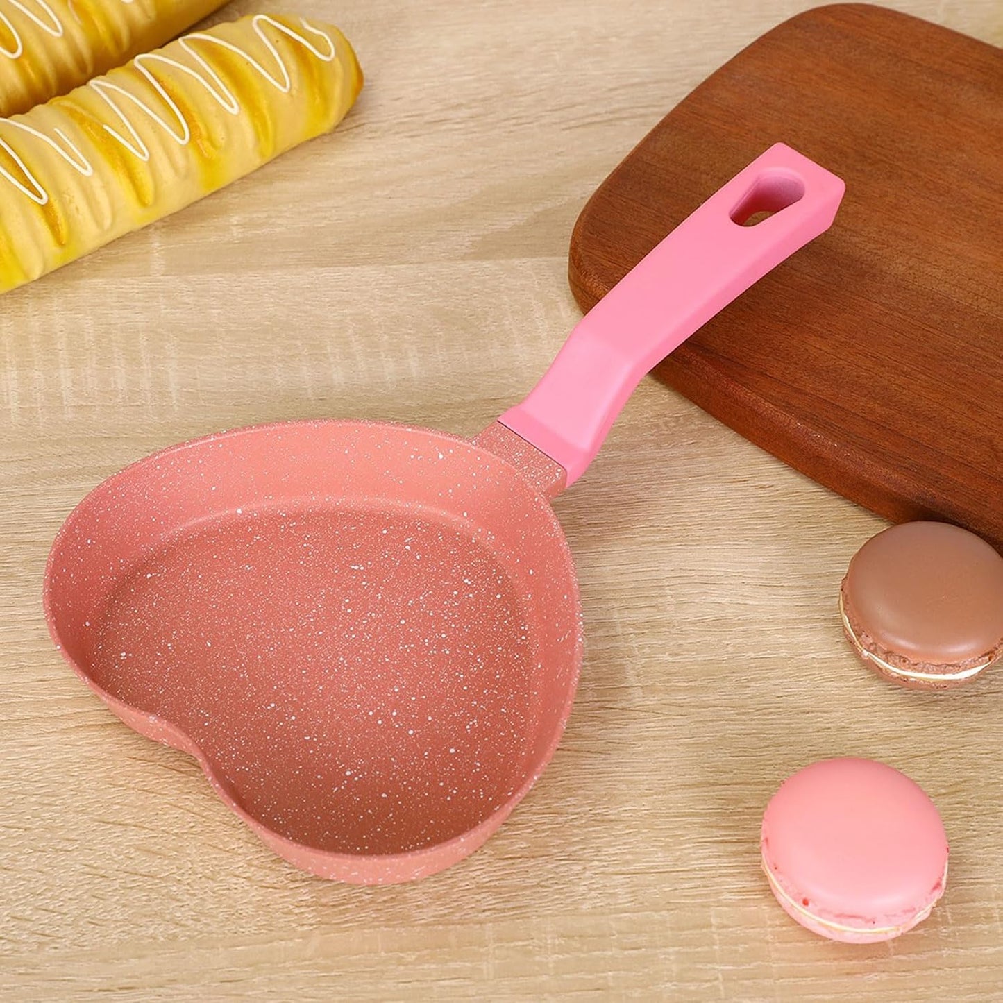 Mini Nonstick Egg Pan, Small Frying Pan with Unique Heart-shaped, One Egg Frying Pan with Granite Coating, Multi-functional Frying Pan for Cooking Eggs, Pancake, Sausages and Burgers, Pink