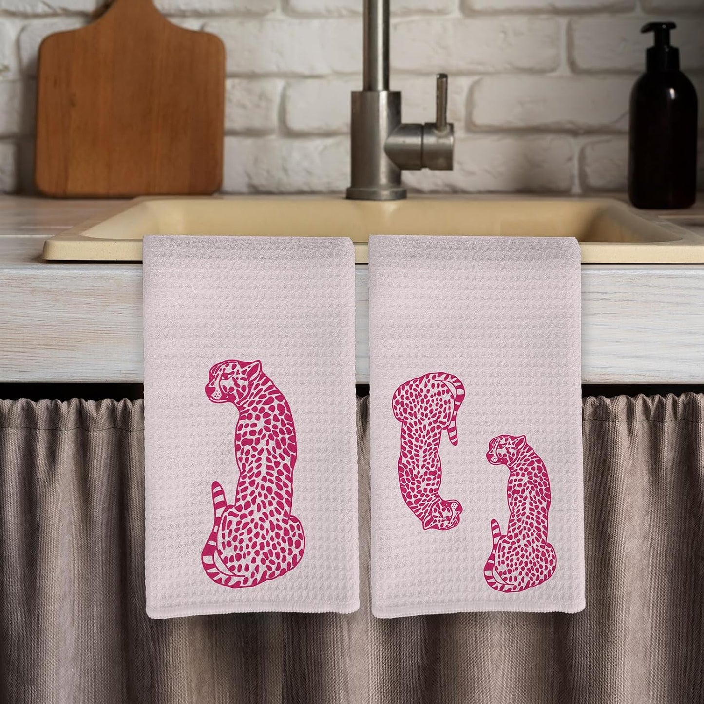 Preppy Pink Leopard Kitchen Towels, Hot Pink Cheetah Kitchen Towel Decorative Set of 2, Preppy Bathroom Decor,Checkered Towels for Bathroom,Trendy Leopard Hand Dish Tea Towel for Kitchen 16X24