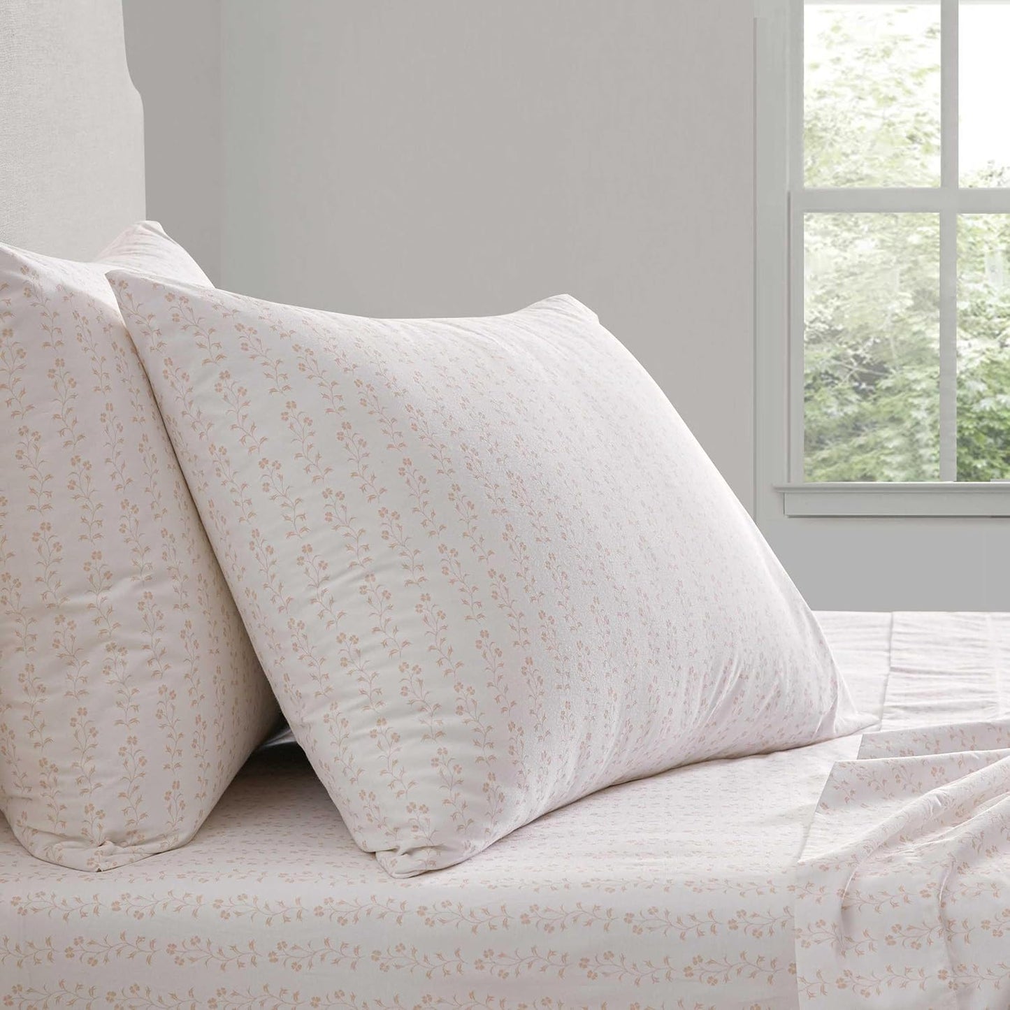 Martha Stewart - Queen Size Sheets Set, Crisp & Tailored Cooling Sheets w/a Naturally Smooth Cotton Percale Lightweight Feel - Bed Sheets with Matching Pillowcases & Fitted Sheet (Ditsy Vine Pink)