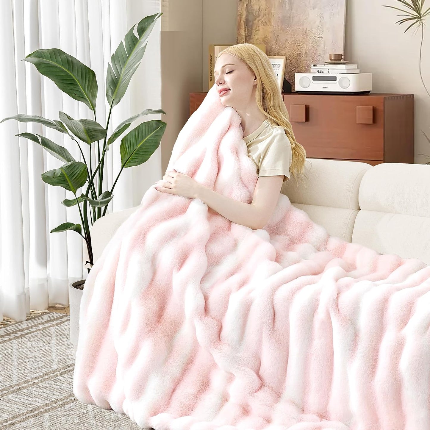 VFROO Plush Faux Rabbit Fur Throw Blanket – 850GSM Thick & Warm, Ultra Soft Fluffy Blanket for Couch, Bed, Sofa, Ideal Gift for Women, 50" × 60", Pink