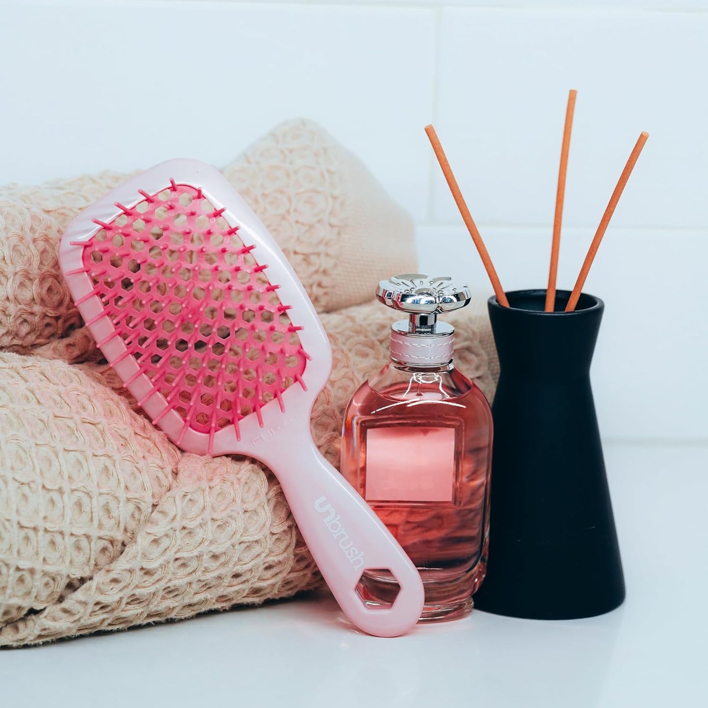 FHI Heat UNbrush Detangling Brush for Pain-Free Brushing on All Wet or Dry Hair Types — Durable DuoFlex Anti-Static Bristles, Lightweight Handle, Vented Hair Brush