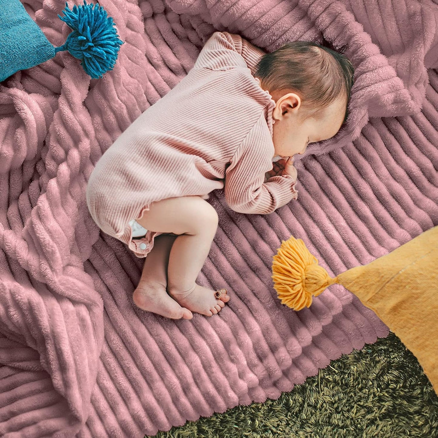 DISSA Fleece Blanket Twin Size – 60x80, Pink - Soft, Plush, Fluffy, Fuzzy, Warm, Cozy – Perfect Throw for Couch, Bed, Sofa - with Pompom Fringe - Flannel Blanket