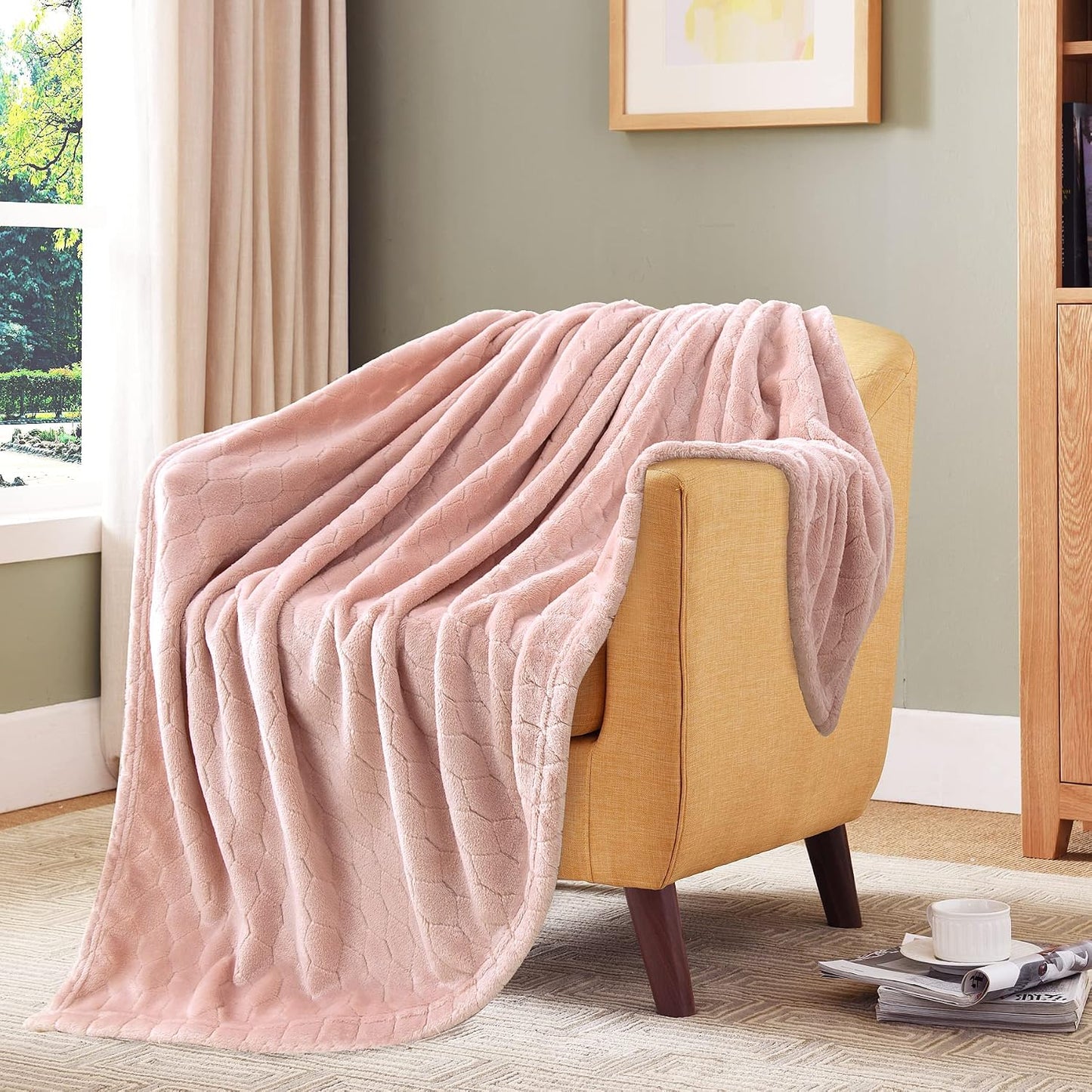 TOONOW Fleece Blanket Super Soft Cozy Throw Blanket 50" x 60", Lightweight Fuzzy Comfy Textured Flannel Blanket Winter Warm Plush Throw Blankets for Couch, Sofa, Bed, Light Pink