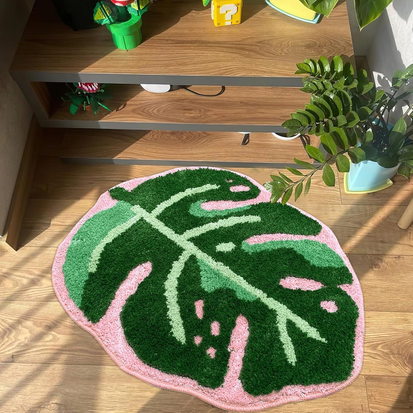 Sisher Leaf Rug,Monstera Bath Mat Cute Bathroom Mat Non Slip Palm Shaped Plush Fun Area Rug Bathtub Rugs Machine Washable Green and Pink Leaf Mat（21"X26"）