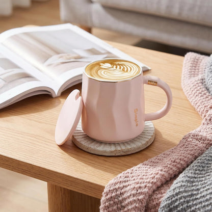 Flat Bottom Coffee Mug for Mug Warmer – 13.5 oz Ceramic Cup with Lid & Gold Trim, Tea Mug for Office Desk, Heater Compatible Gift for Women – Matte Pink