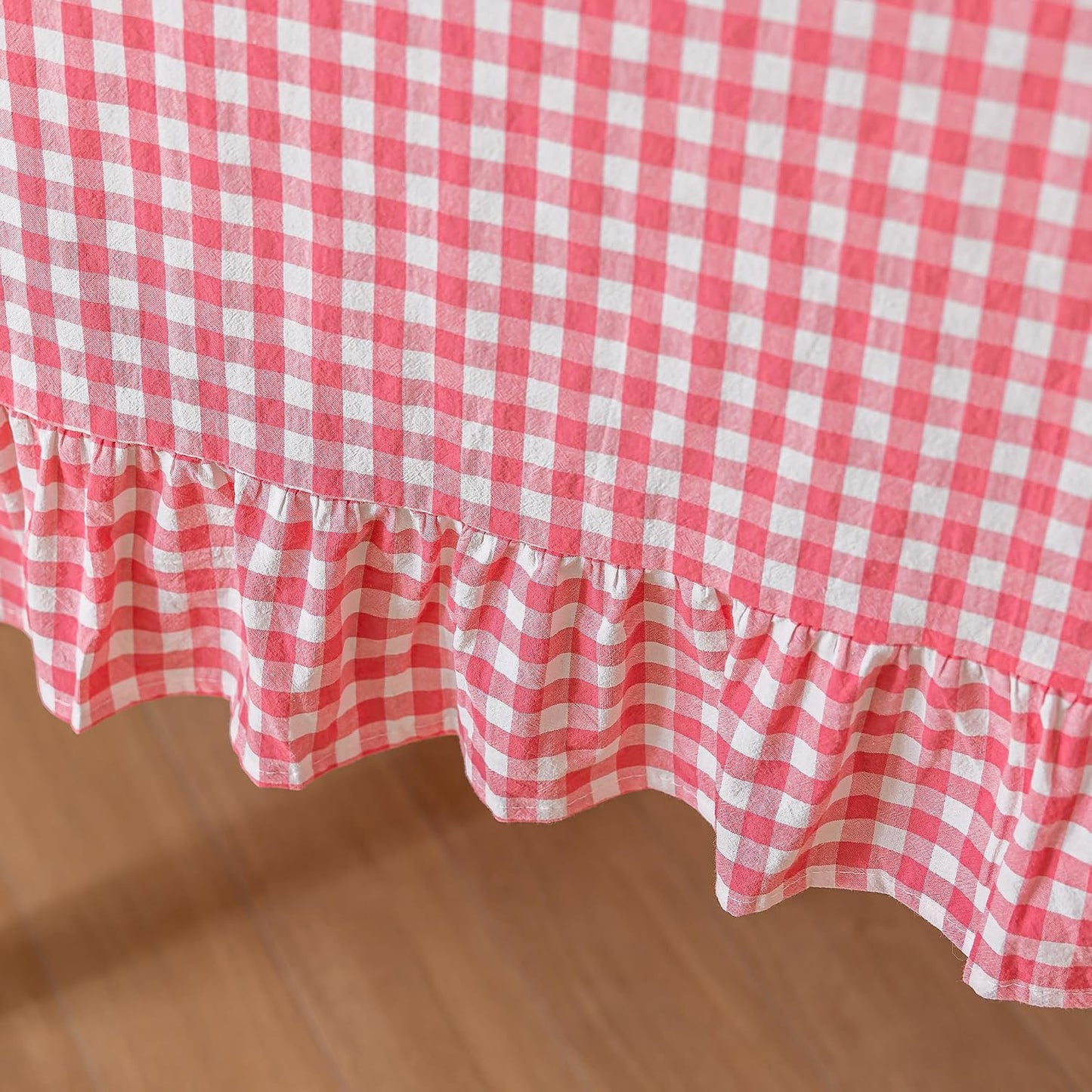 Checkered 100% Washed Cotton Tablecloth 70 Inch Ruffled Gingham Table Cloth Washable Round Fabric Table Cover Retro Farmhouse Kitchen Dining Room Table Decor, Pink, 4-6 Seats