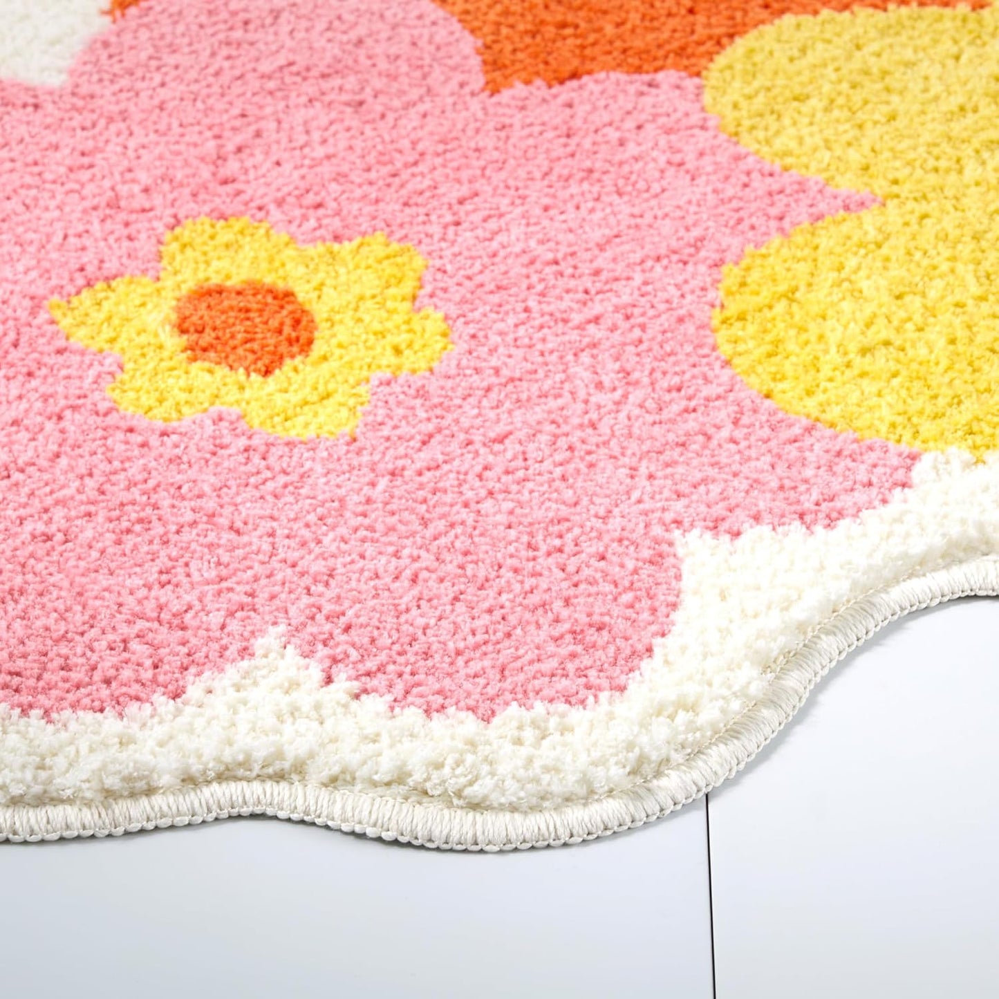 TOWN & COUNTRY PLAY Blossom Retro Daisy Flower Shaped Bath Mat, Absorbent Tufted Floor Mat, Non-Slip Backing, Machine Washable, Pink/Orange/Yellow, 31.5"x31.5"