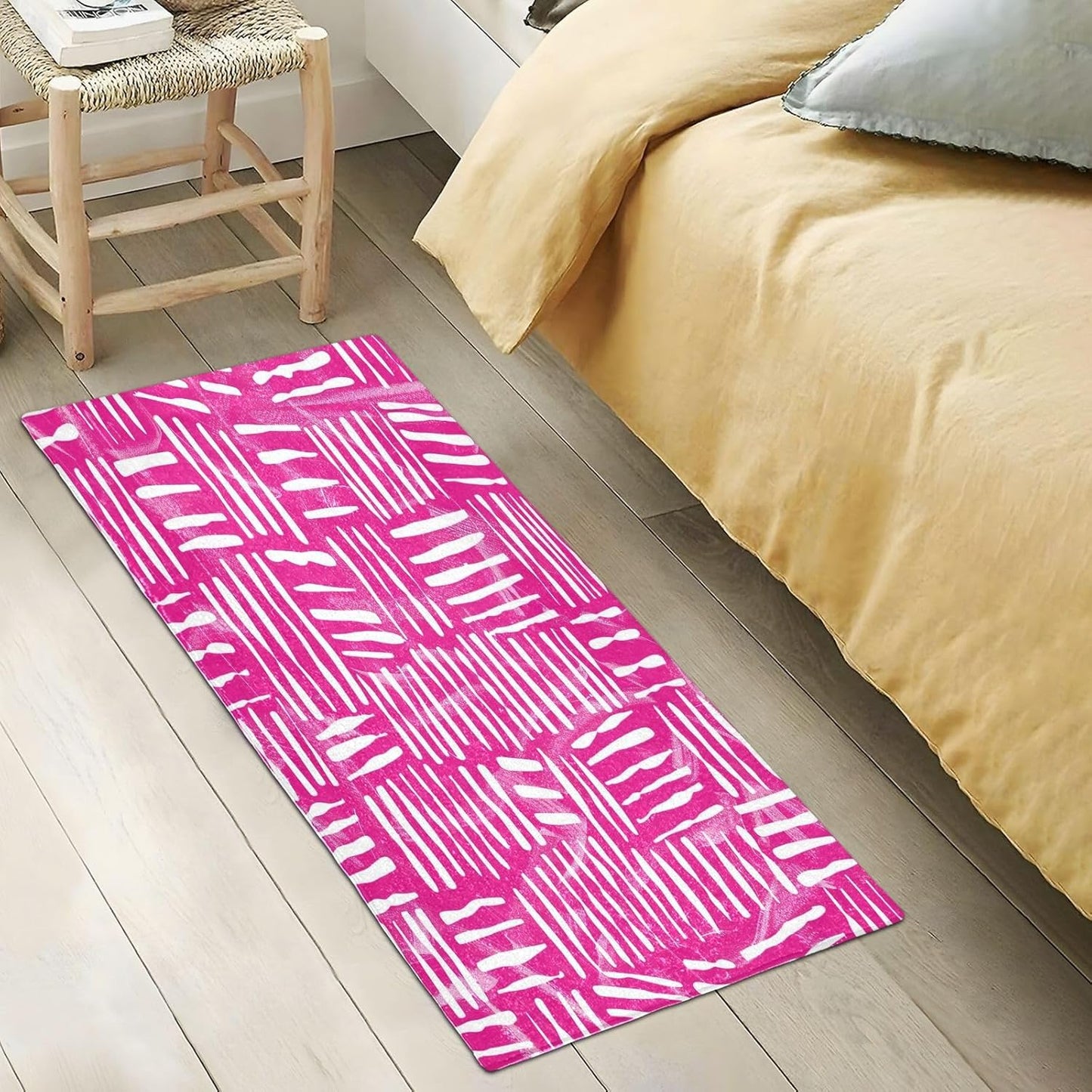 Bath Mat, Soft Absorbent Non Slip Bath Rug, Abstract Pink Stripe Bath Mats for Bathroom, Living Room Bedroom Home Mat Floor, Dry Quickly, Machine Washable 20 x 39 Inch