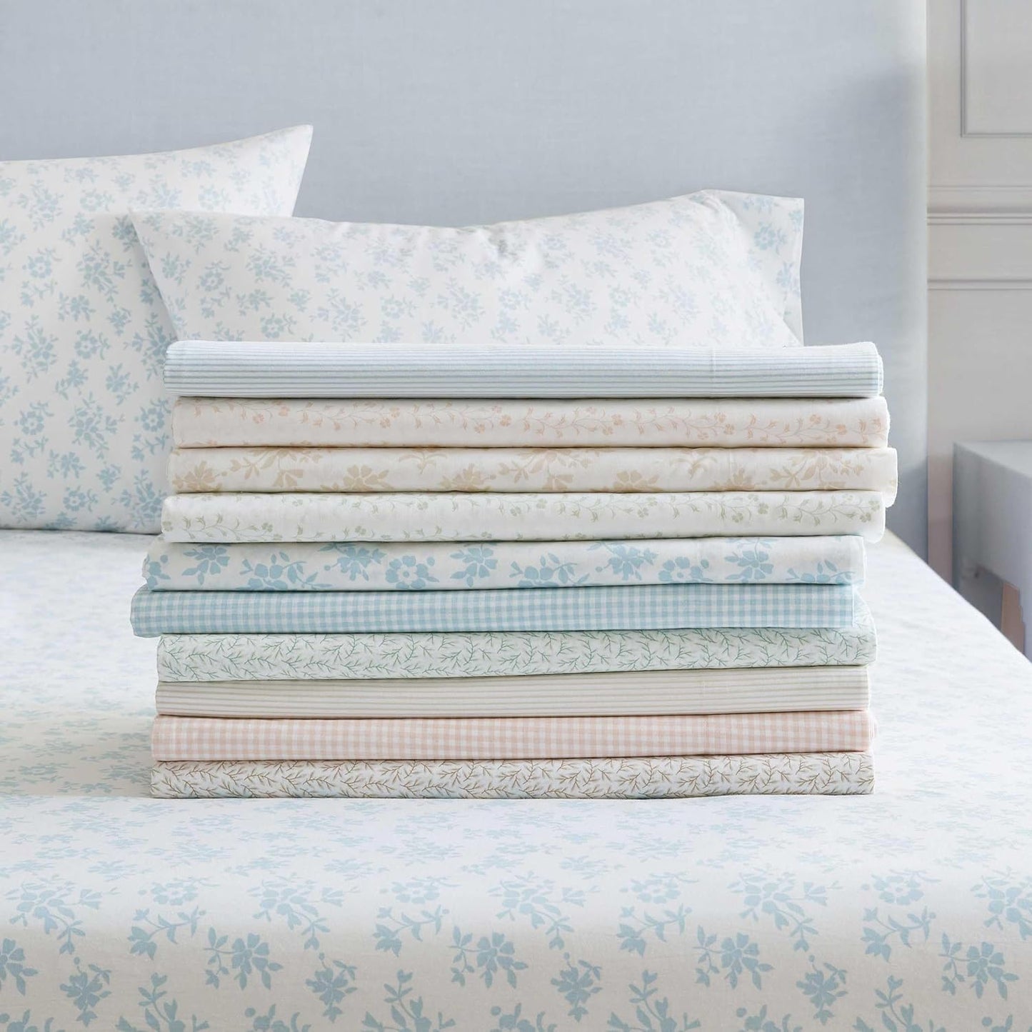 Martha Stewart - Queen Size Sheets Set, Crisp & Tailored Cooling Sheets w/a Naturally Smooth Cotton Percale Lightweight Feel - Bed Sheets with Matching Pillowcases & Fitted Sheet (Ditsy Vine Pink)