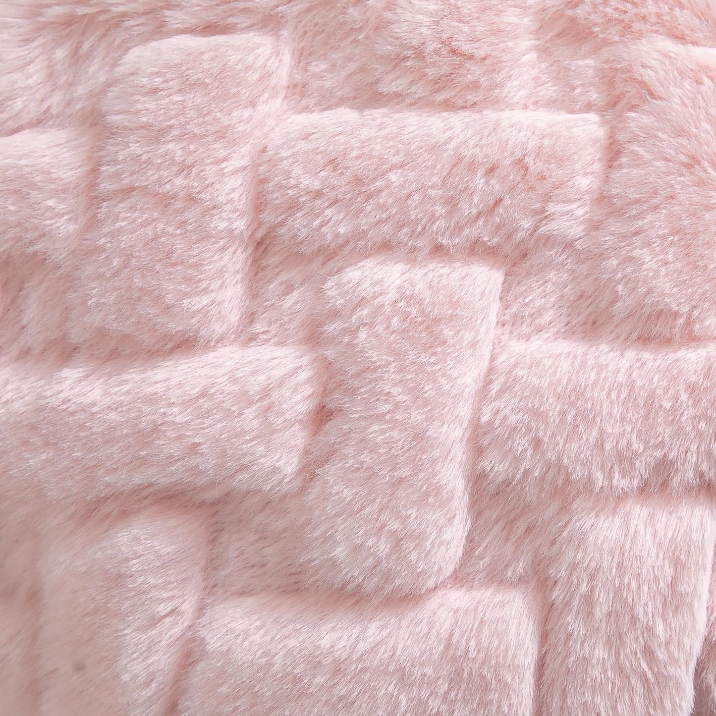 Yaertun Set of 2 Decorative Throw Pillow Covers Thick Plush Wool Throw Pillows Super Soft Luxury Faux Rabbit Fur Velvet Cushion Covers for Couch Sofa Bed Living Room 18x18 Inch Pink