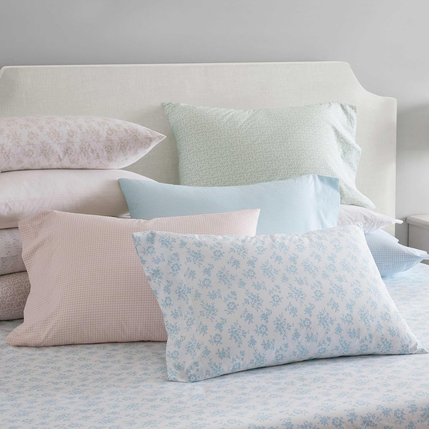 Martha Stewart - Queen Size Sheets Set, Crisp & Tailored Cooling Sheets w/a Naturally Smooth Cotton Percale Lightweight Feel - Bed Sheets with Matching Pillowcases & Fitted Sheet (Ditsy Vine Pink)