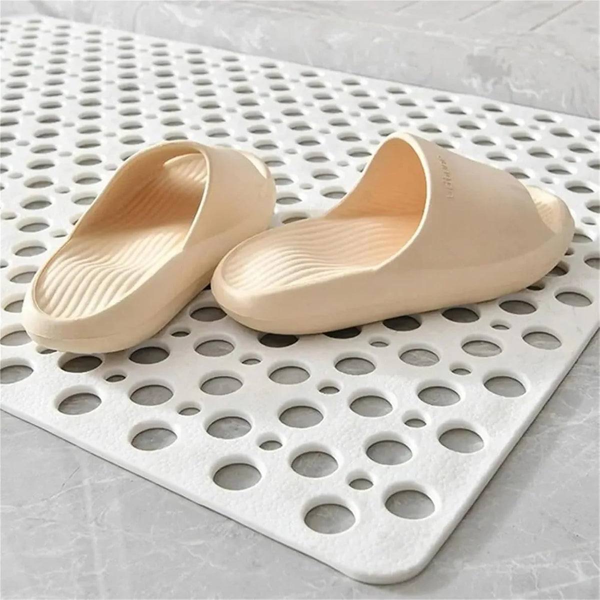 Non-Slip Bath Mat with Drain Holes and Suction Cups - Easy Clean Bathroom Accessory(70x38cm Pink)