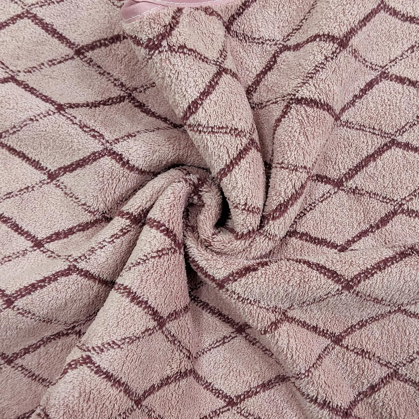 USTIDE 3-Piece Towel Set Bath and Hand Towels, Pink Checkered Print, Coral Fleece, Super Absorbent & Quick-Drying for Bathroom, Gym, Guest Use (1 Bath Sheet + 2 Hand Towels)