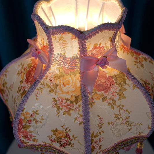 Lovely Table Lamp with Fabric Lampshade, Antique Flower Decorative Bedside Desk Lamp, Handmade Night Light for Bedroom Nightstand