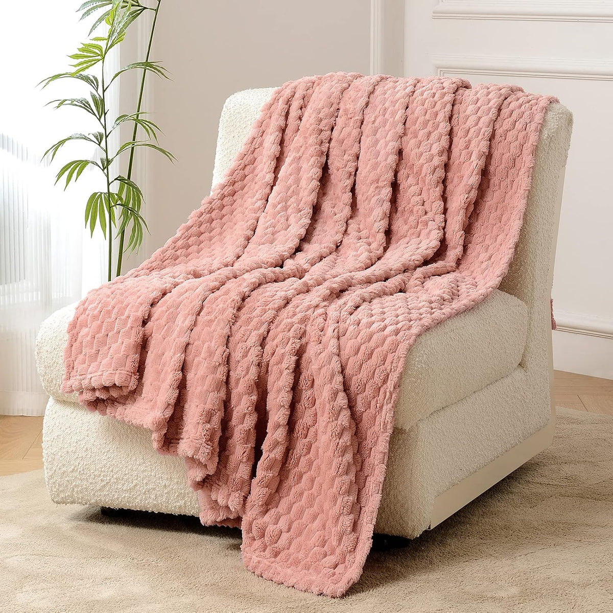 Fleece Throw Blanket for Couch 300GMS Super Soft Plush Fuzzy Blankets and Throws for Sofa Bed Office, 40x50 Inches, Pink