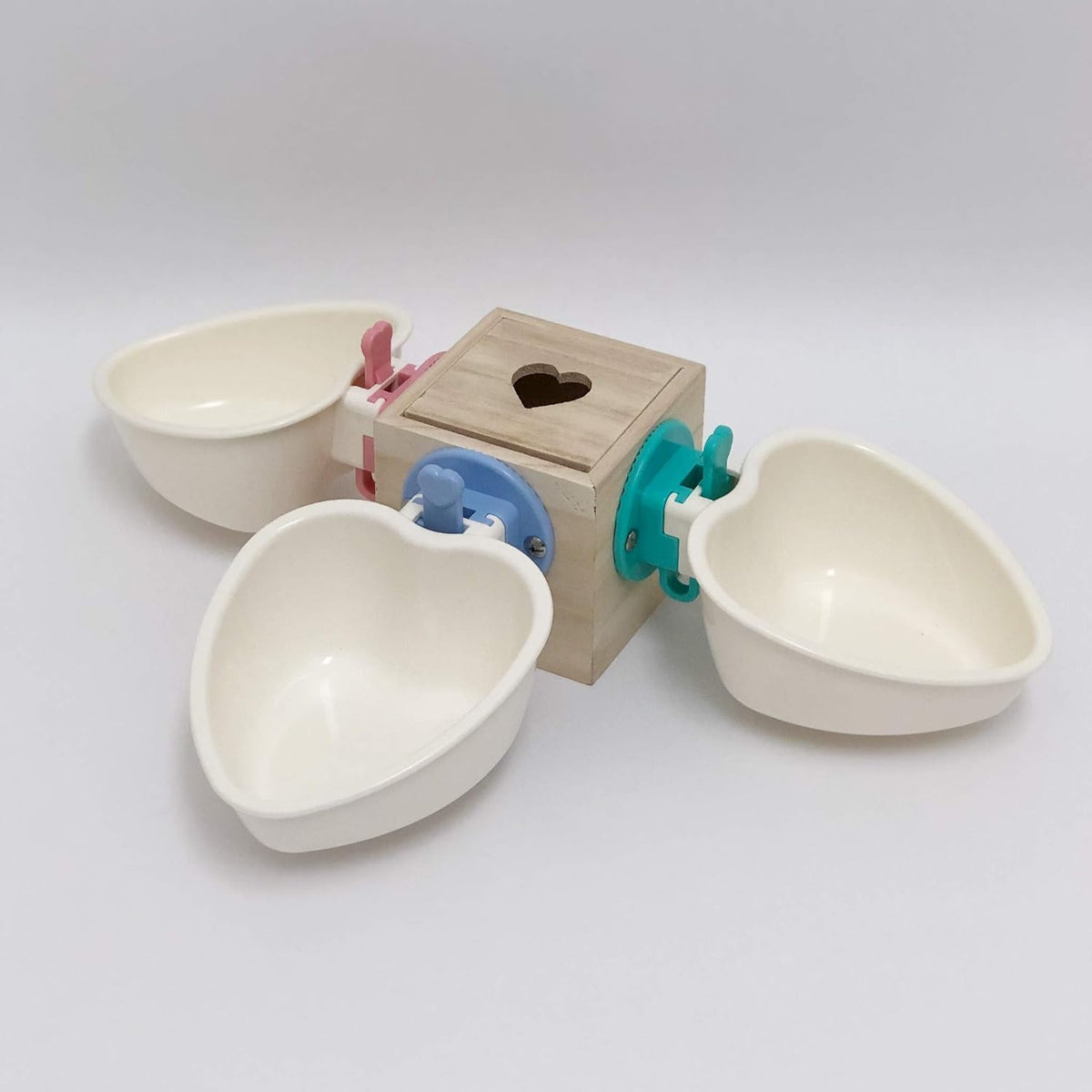 Choco Nose Patented Removable Heart Shaped Food Bowl for Dogs/Puppies/Rabbits/Cats/Guinea Pigs/Chinchillas/Birds -Water Dish for Small Pets or Animals - for Wire Cages or Crates 8 oz, Pink (C607)