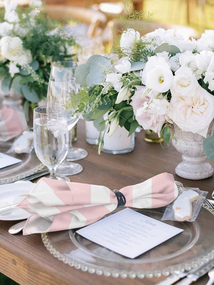 1Pcs Pink and White Striped Dinner Napkins Gradient Geometric Cloth Napkins 20 x 20 Inch Reusable Washable Soft Napkin Guest Hand Towel for Cocktail, Party, Dinner Supplies