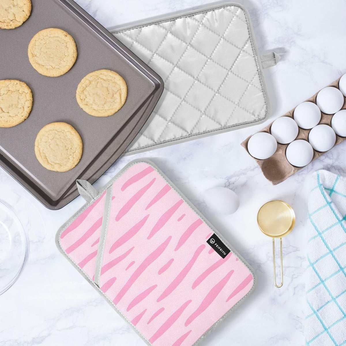 Pink Pastel Stripe 2 Pack Heat Resistant Pot Holders, Thick Quilted Oven Mitts with Pocket, Heavy Duty Potholders for Kitchen Baking BBQ Grill, Machine Washable 7x9.8 Inch