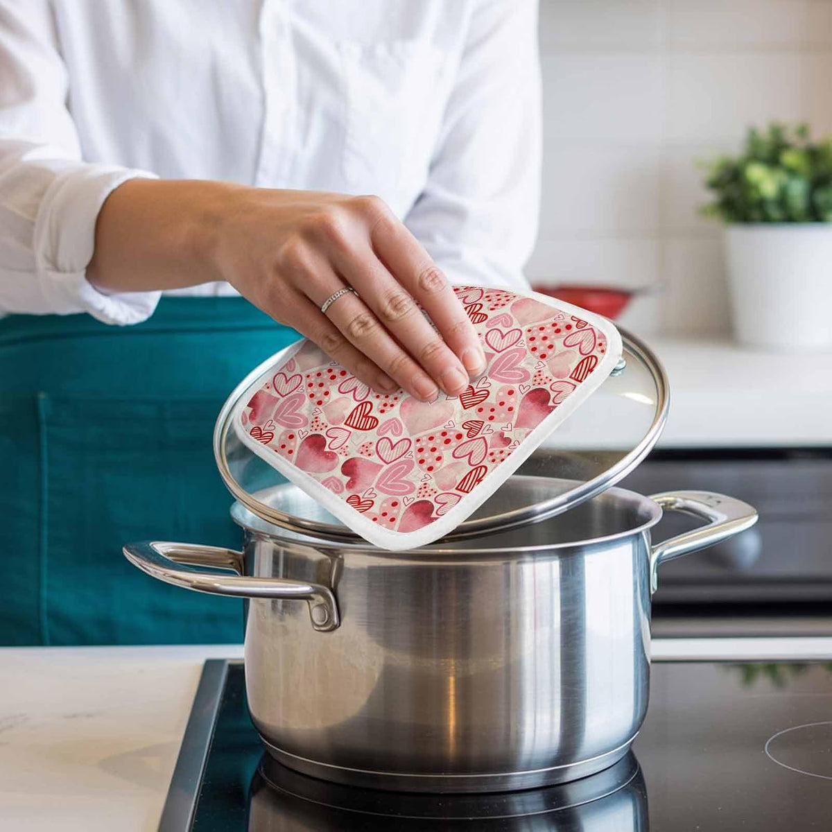 Valentine's Day Pot Holders for Kitchen, Romantic Light Pink Loves Polka Dot Pot Holder with Loop Trivet Heat Insulation Oven Mitts Hot Pads, Washable Potholders for Cooking Baking 2 Pack