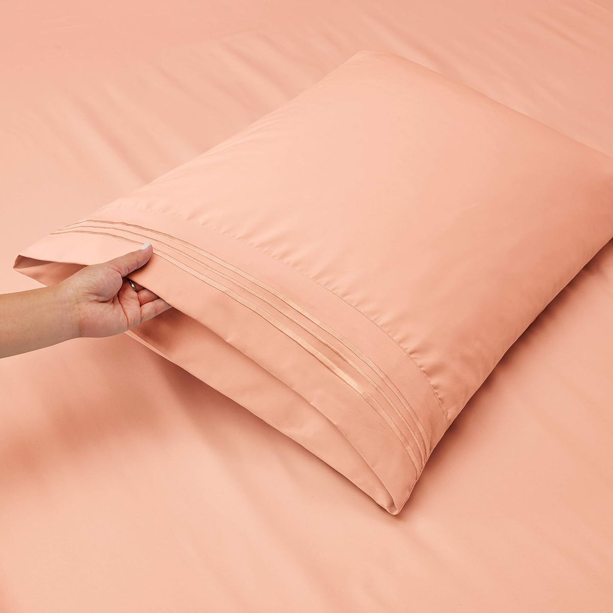 Queen Size Sheets - 4 Piece Bed Sheet Set, Hotel Luxury Double Brushed Bed Sheets - Extra Soft Bedding Sheets & Pillowcases, Queen, Peach