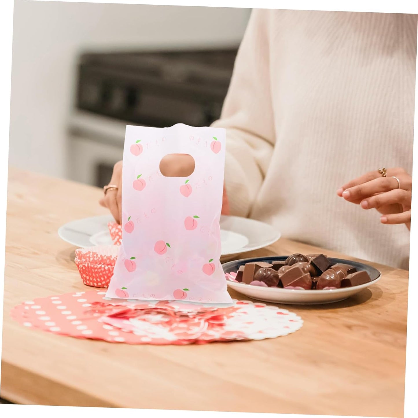100pcs Daisy Candy Treat Bags Plastic Goodie Bags for Birthday Party Favors for Wrapping Snacks and Sweets Peach Pattern