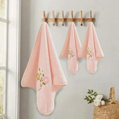 3 Pcs Daisy BathTowel Set Summer Flower Hand Towels Embroidered Coral Velvet Absorbent Pink Towels for Bathroom Decor Housewarming Gifts (1 Bath +2 Hand Towels)