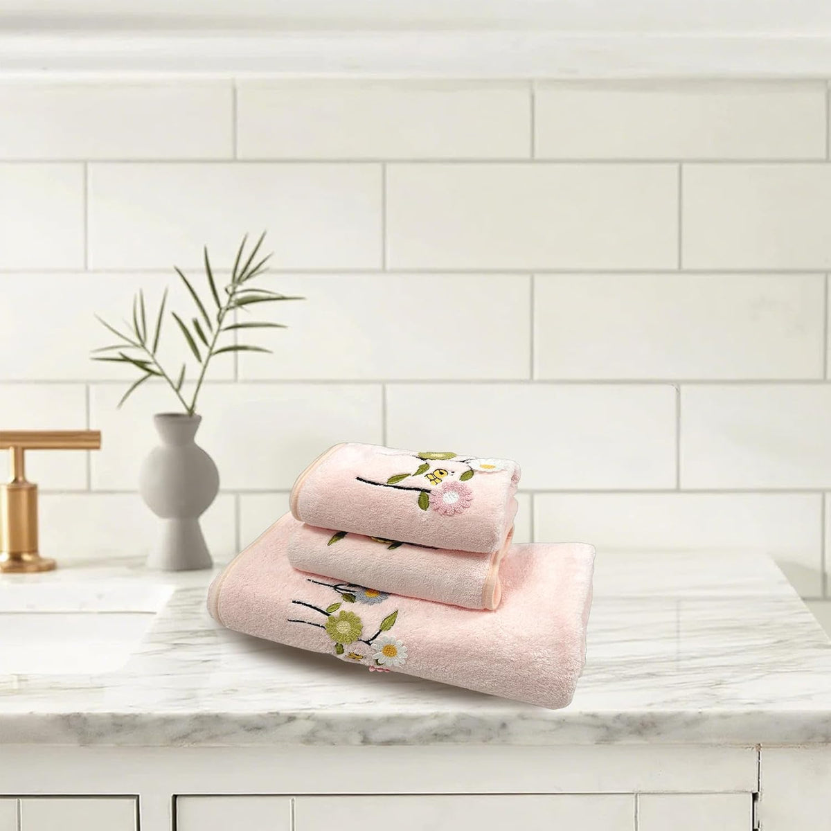 3 Pcs Daisy BathTowel Set Summer Flower Hand Towels Embroidered Coral Velvet Absorbent Pink Towels for Bathroom Decor Housewarming Gifts (1 Bath +2 Hand Towels)