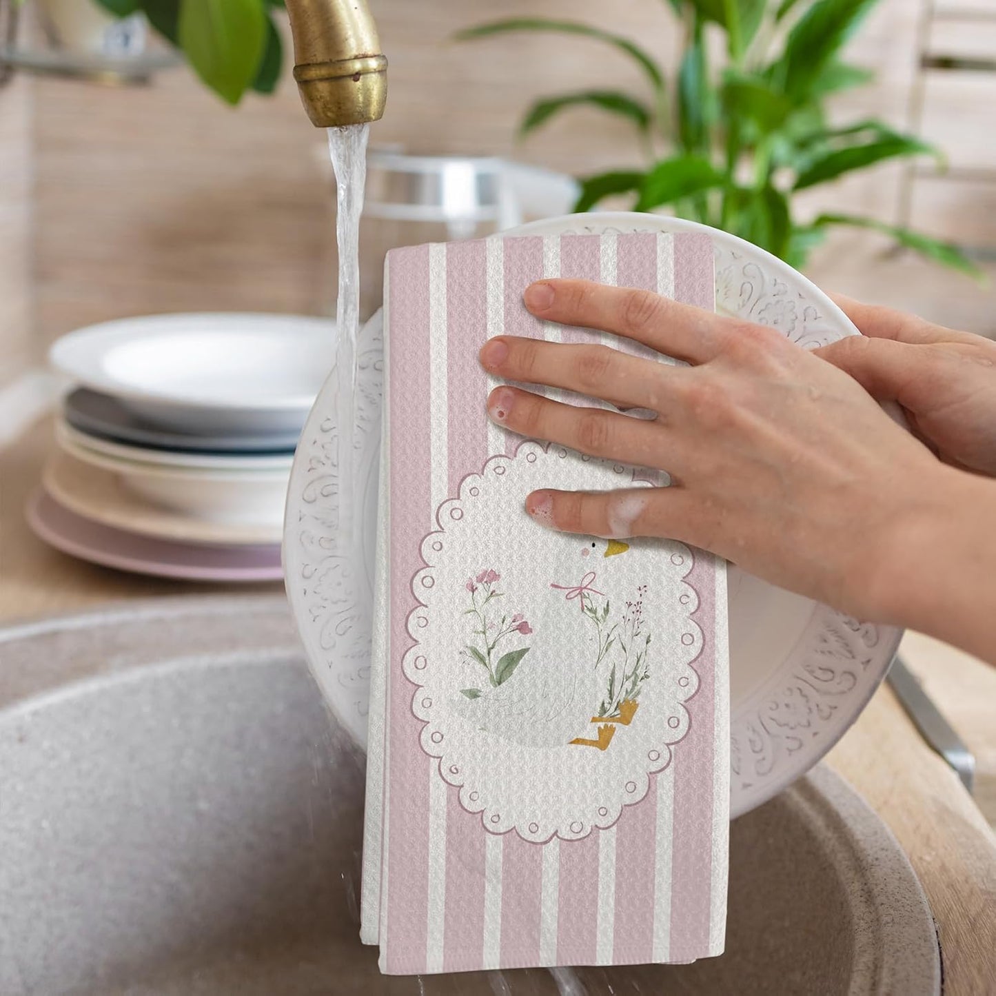 Goose Kitchen Towels, Goose Nursery Room Decor, Pink Cute Geese Dish Tea Towels for Kitchen Nursery, Coquette Preppy Geese Decorative Hand Towel for Bathroom Girls Room, 16x24 Inch