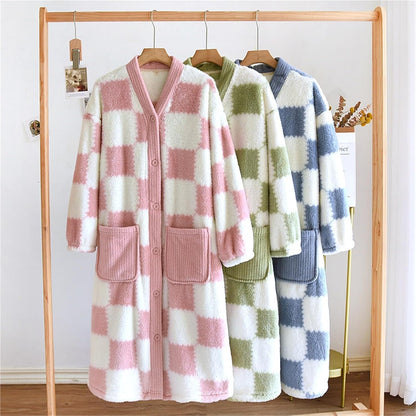long length Women Plush Fleece Robe, Soft Textured Bathrobe Lady Cozy Spa Long Robe Checkered Sleepwear with Pockets