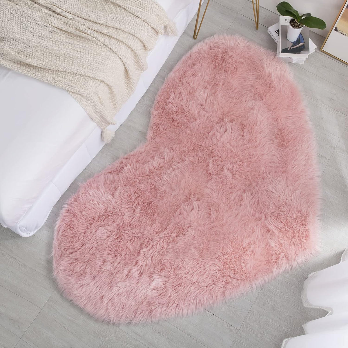 Fluffy 4x6 Faux Fur Heart Shaped Area Rug for Living Room Bedroom, Soft Large Pink Faux Sheepskin Play Carpet for Kids Girls and Pets, Plush Furry Decor Shaggy Feet Mat for Bedside
