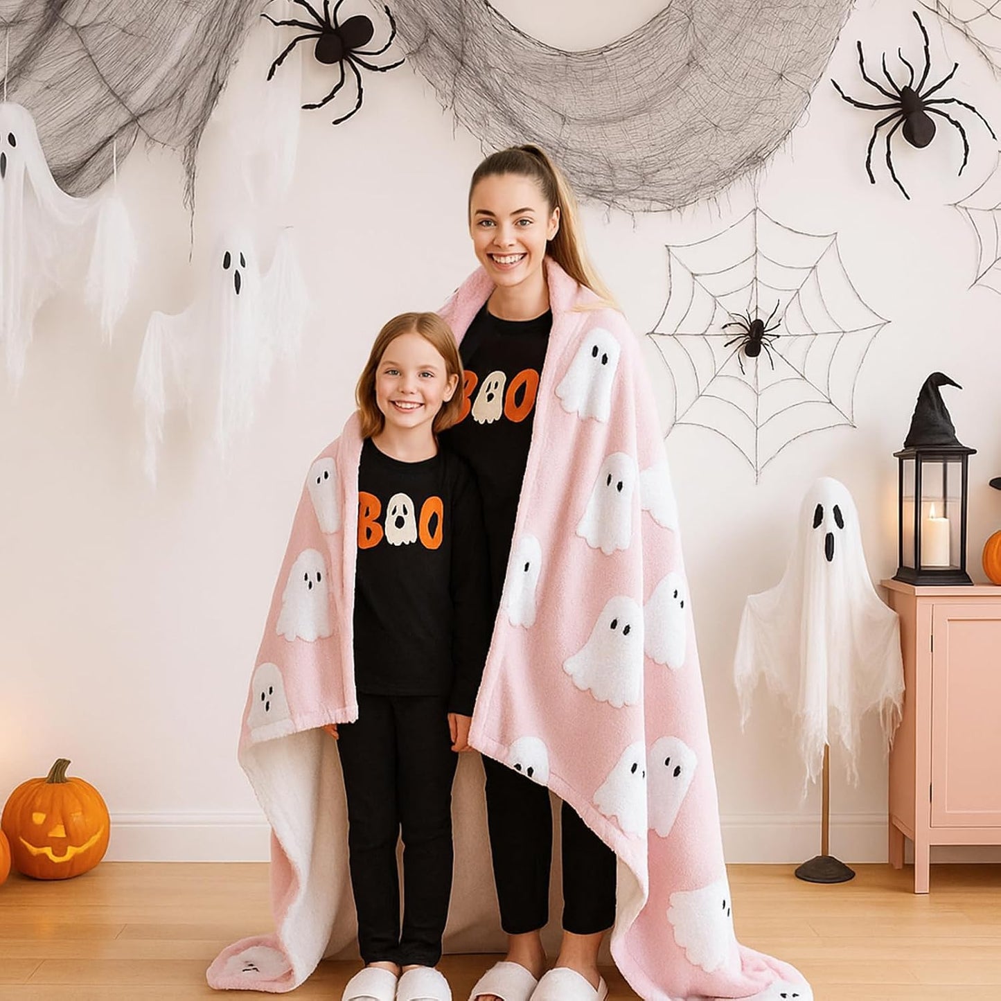 Halloween Throw Blanket, Pink Ghost Fleece Halloween Blanket 50"x60"