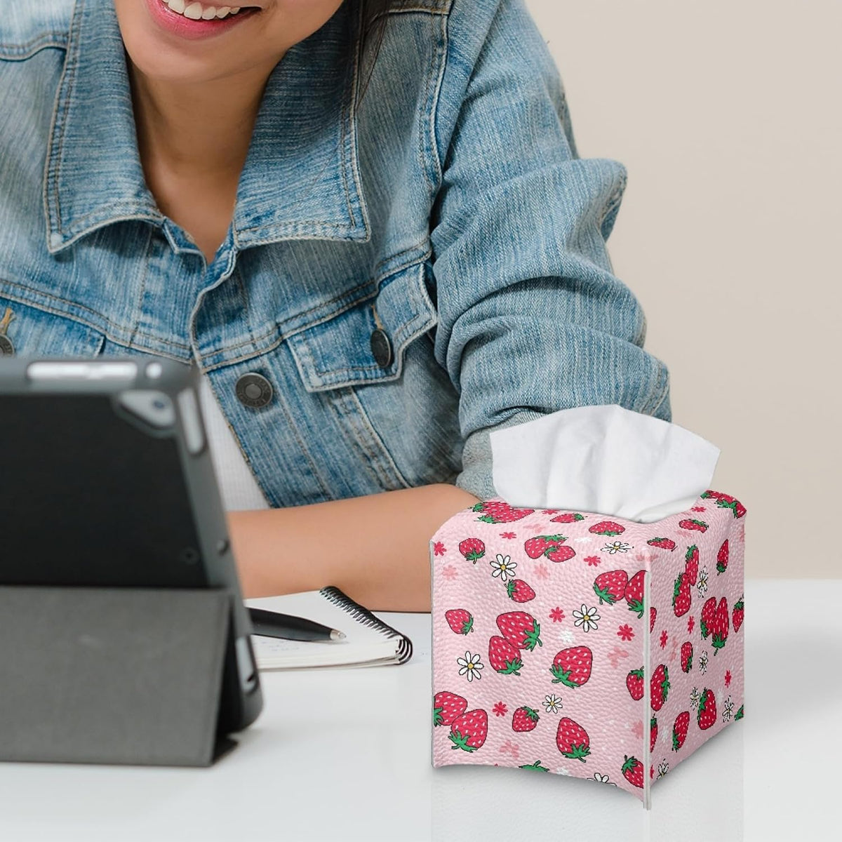 Pink Strawberry Tissue Box Cover Water Resistant Leather Tissue Box Holder Cube Facial Paper Organizer Cute Dispenser Napkin Holder Case Home Decoration