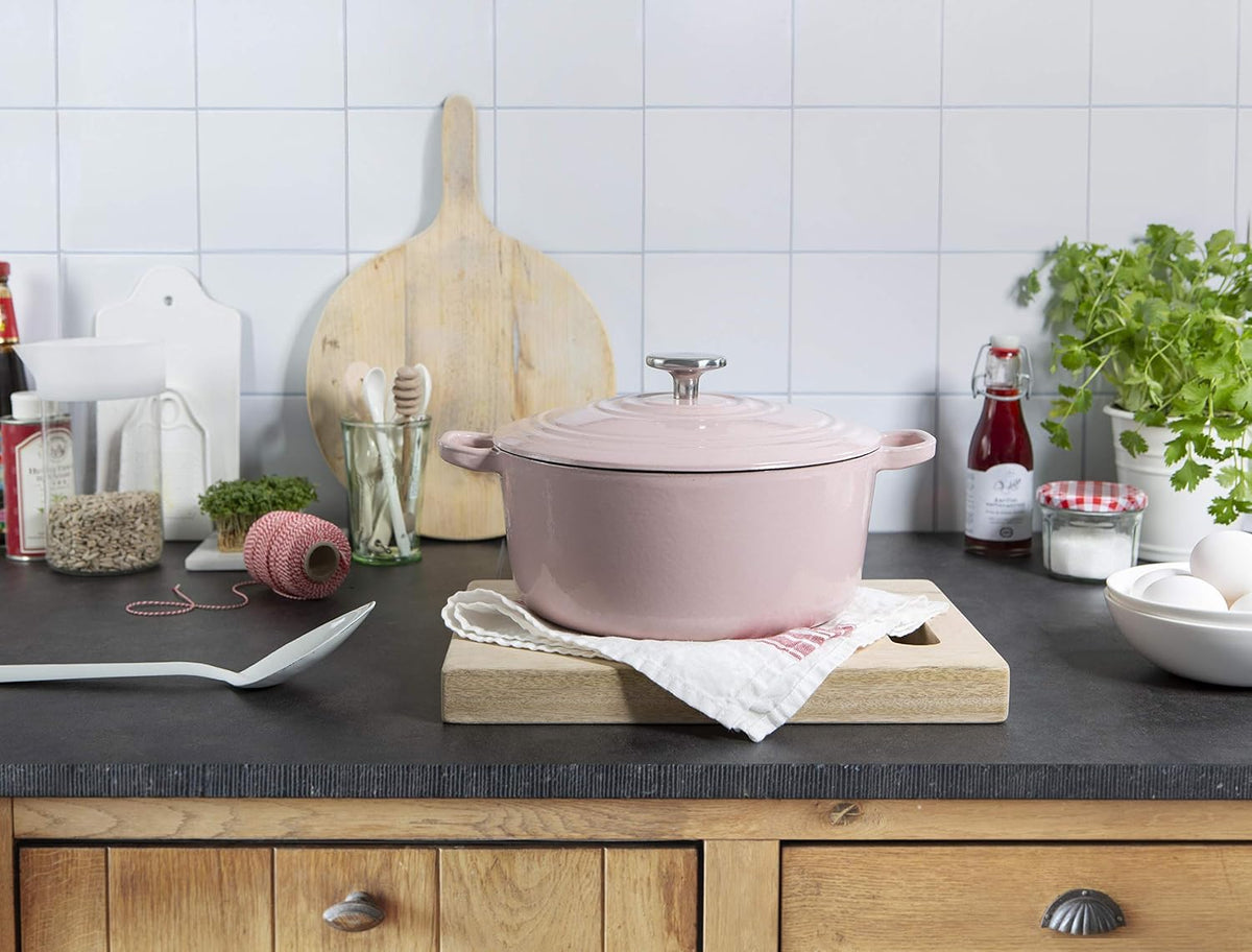 Bourgogne Enameled Cast Iron 4.4QT Dutch Oven, Dusty Pink